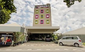 Collection O Gambir Near Masjid Istiqlal Formerly Aleander Hotel  3*